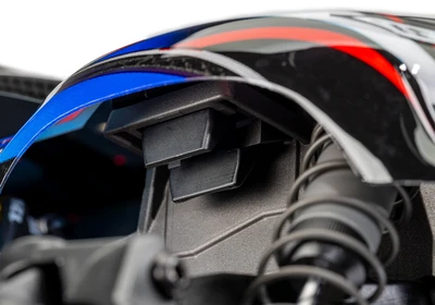 טרקסס מיני XRT מוכנה לנסיעה - בראשלס 4X4 בגודל 1/16 בצבע כחול (ללא סוללה ומטען )