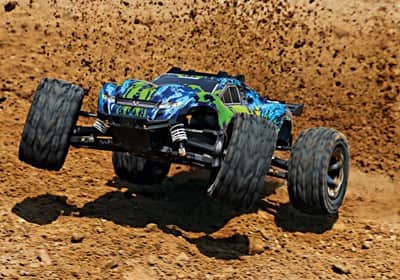 67076-4-Rustler-4x4-VXL-GREEN-Action-06