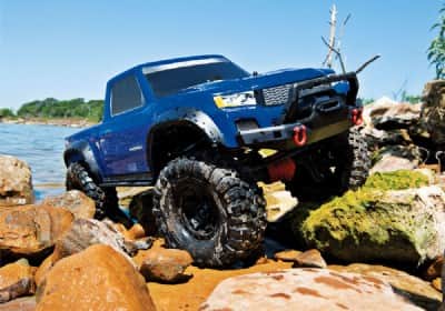 זחלן טרקסס 1/10 דגם TRX-4 הנעה 4X4 דגם ספורט כחולה מוכן לנסיעה